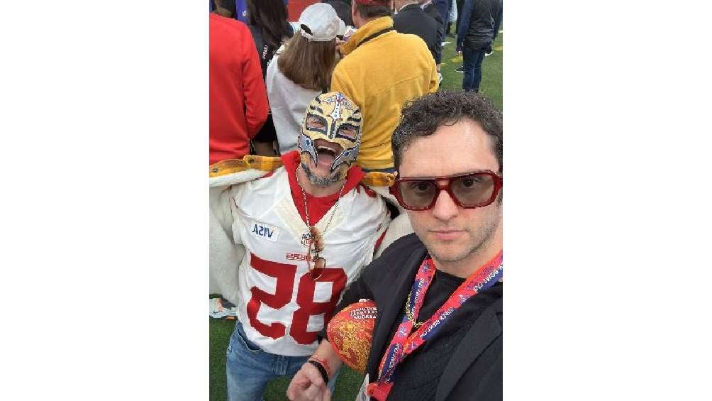 El luchador Rey Mysterio y el actor Christopher Uckermann coincidieron en el emparrillado. 