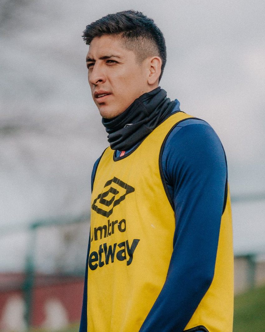 Edson Álvarez en entrenamiento con West Ham