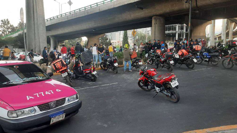 Motociclistas y taxistas se manifestaron para exigir mayor seguridad. 