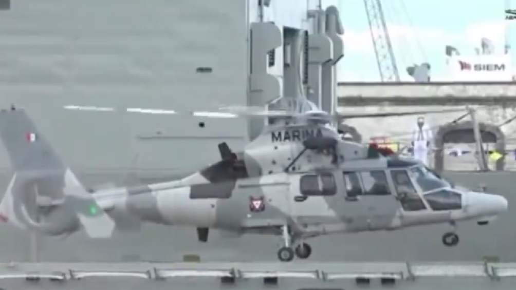 El helicóptero despegó de un buque tipo patrulla en Michoacán. 