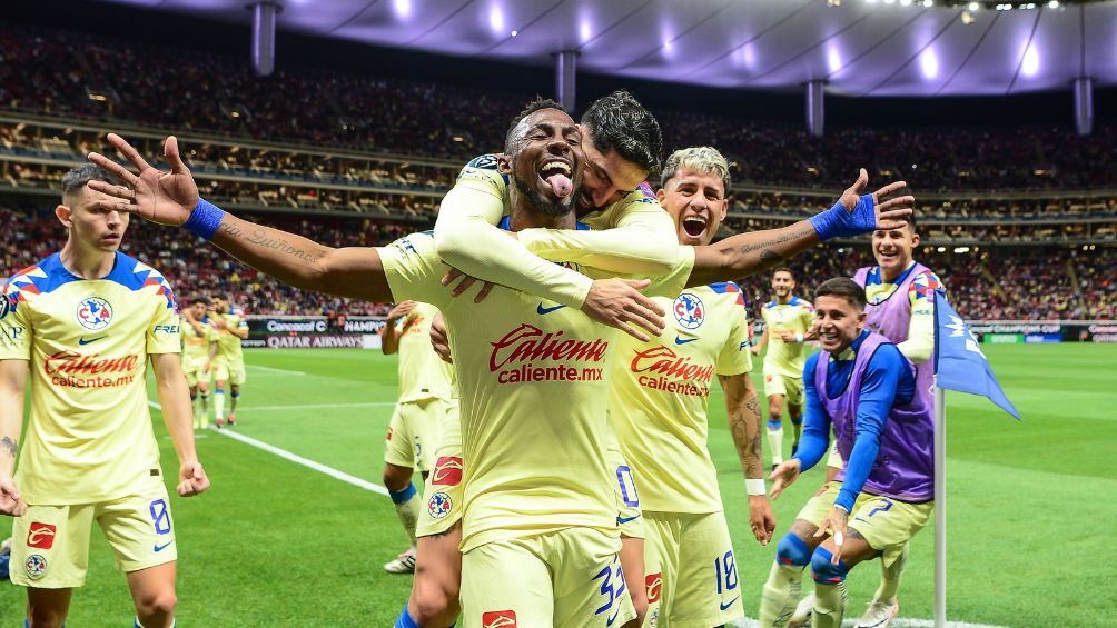 MEXSPORT Quiñones celebra gol en el Clásico