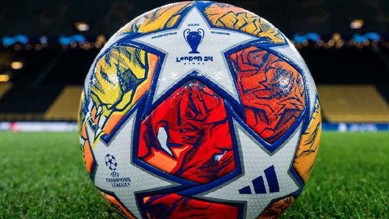 Balón de la Champions League previo a un juego