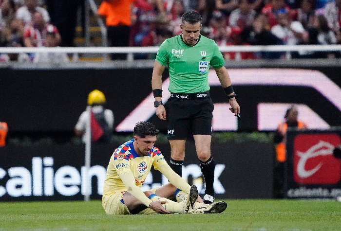 Valdés salió del Clásico por una lesión