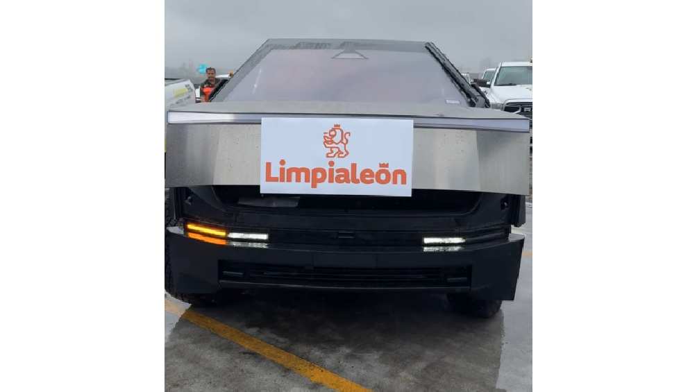 El gobernador de Nuevo León hasta bautizó la camioneta con la frase 'Limpileón'. 
