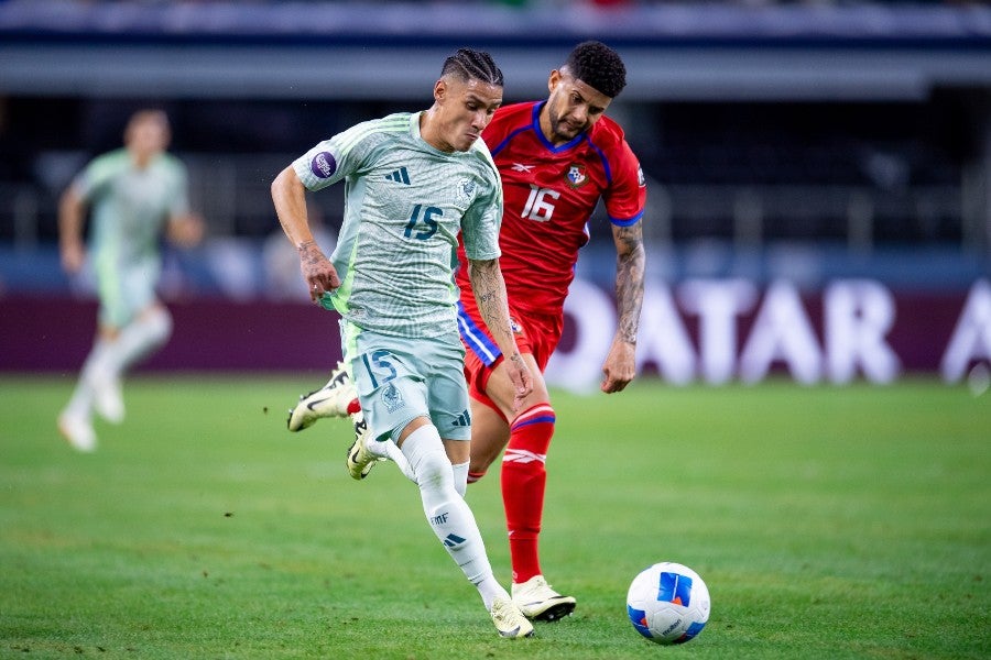 Uriel Antuna en el duelo ante Panamá