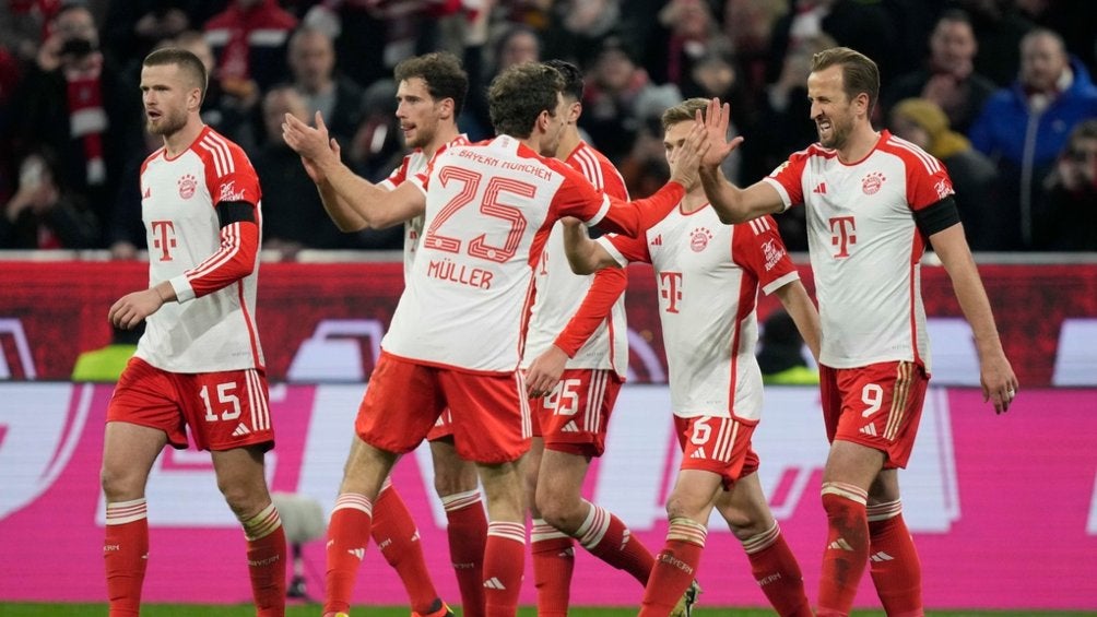 Piłkarze Bayernu Monachium świętują zdobycie gola
