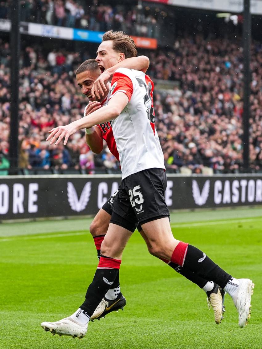 Feyenoord remonta ante Utrecht sin goles de Santiago Giménez