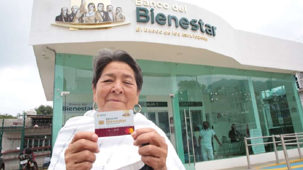 Los adultos mayores reciben de pensión 6 mil pesos bimestrales. 