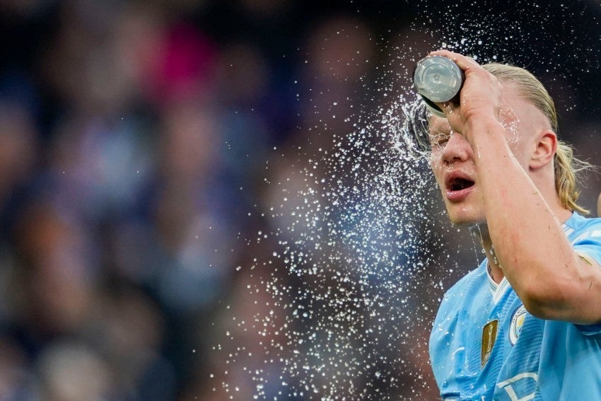 AP Hidratándose en el partido