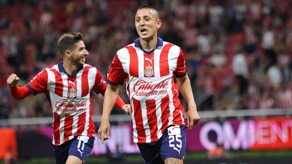 Álvarado marcó el gol que le dio la victoria a Chivas