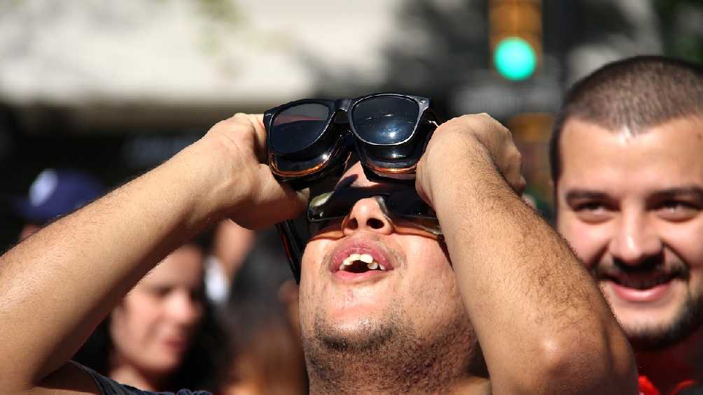La SEP busca evitar que estudiantes corran riesgo al ver el Eclipse Solar Total. 
