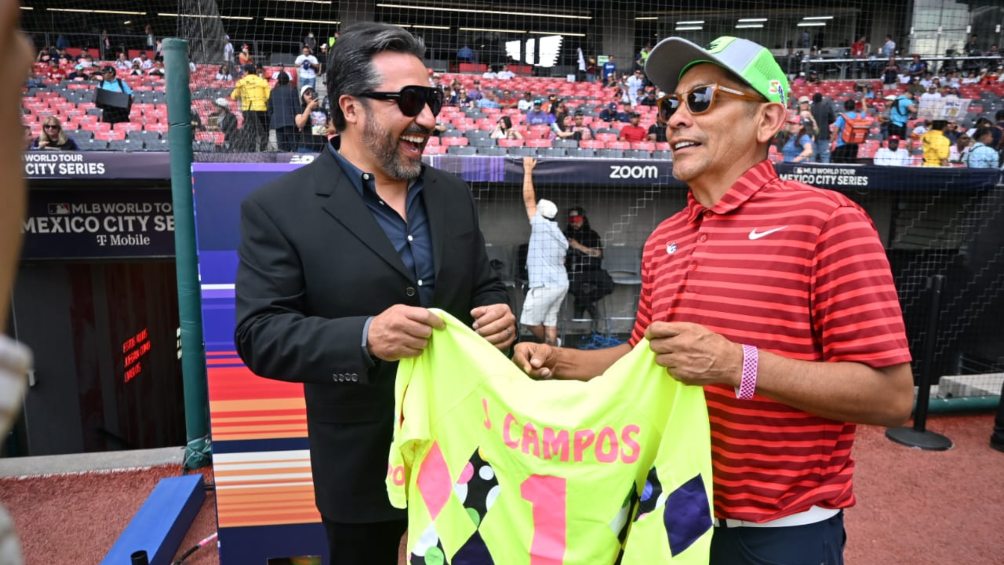 Campos fue el encargado del grito de Playball en la Mexico City Series