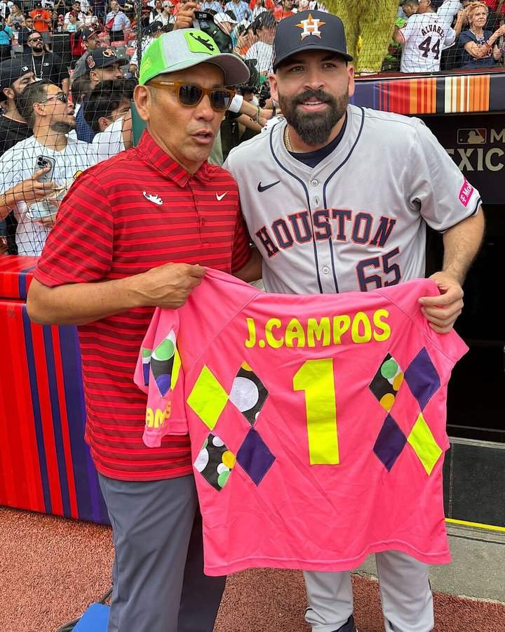 Campos le regaló su jersey a Urquidi