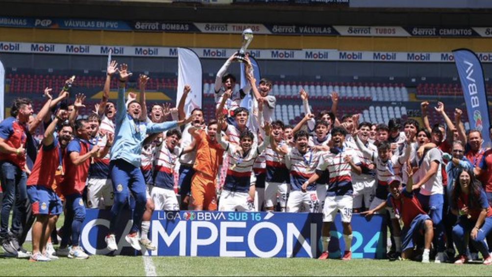 Chivas celebra su título