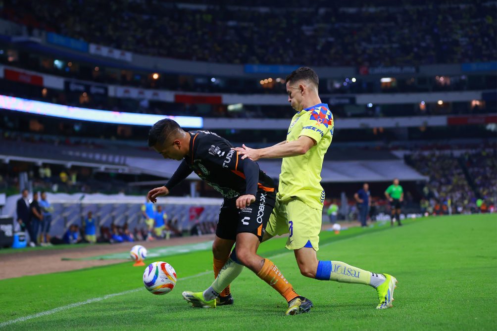 Fidalgo en el partido contra Pachuca en el Estadio Azteca