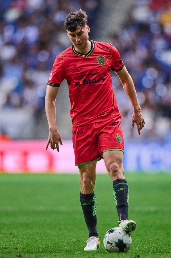 MEXSPORT Adrián Mora, defensa de 26 años