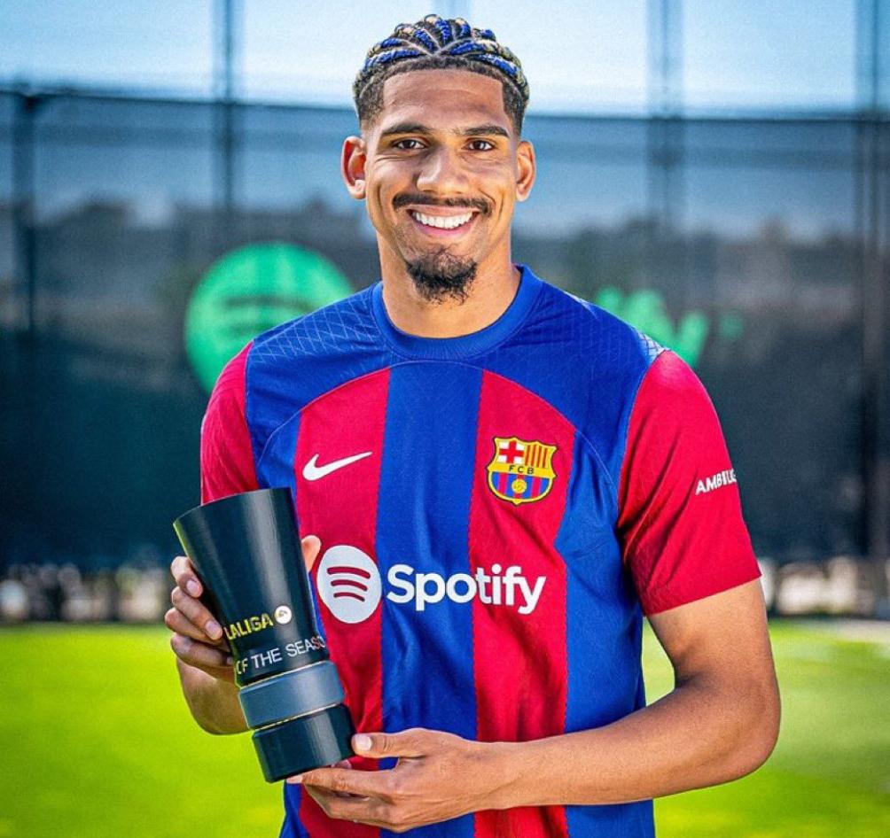 X: @FabrizioRomano Ronald es uno de los capitanes del Barcelona