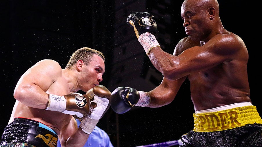 Chávez Jr., en una pelea de boxeo en 2021