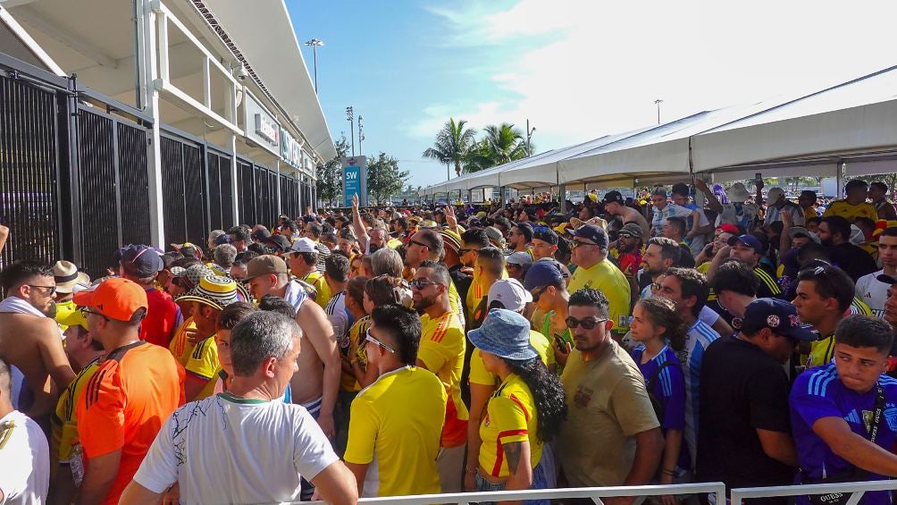 IMAGO7 Afición de Colombia se coló al estadio sin boleto