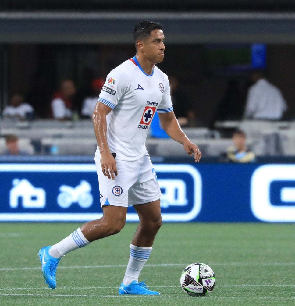 X: @CruzAzul Luis Romo ante Charlotte