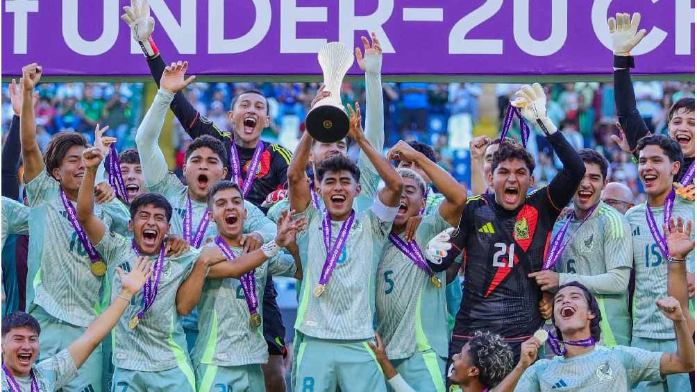 Eduardo Arce dirige al Tri Sub-20 | IMAGO7