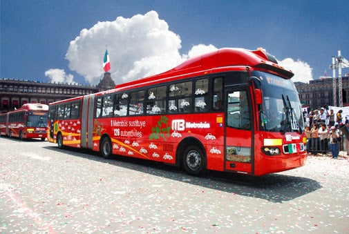 Metrobús El metrobús es uno de los transportes más importantes de la capital