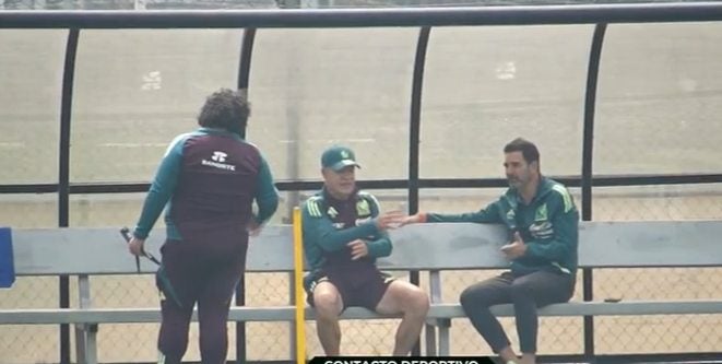 CAPTURA TUDN Javier Aguirre 'regaña' a fotógrafo después de que no lo saludara