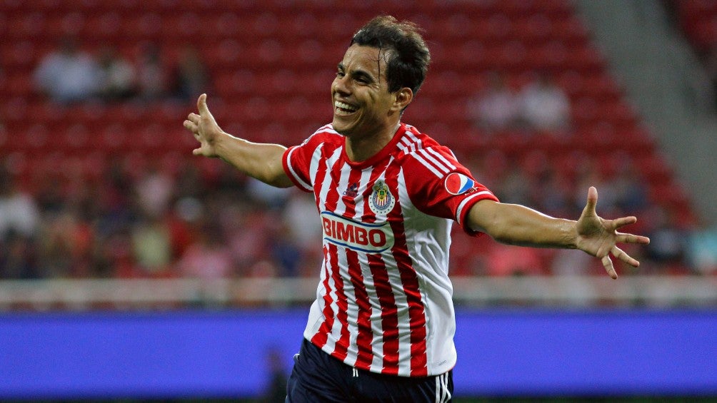 Omar Bravo, máximo goleador de Chivas