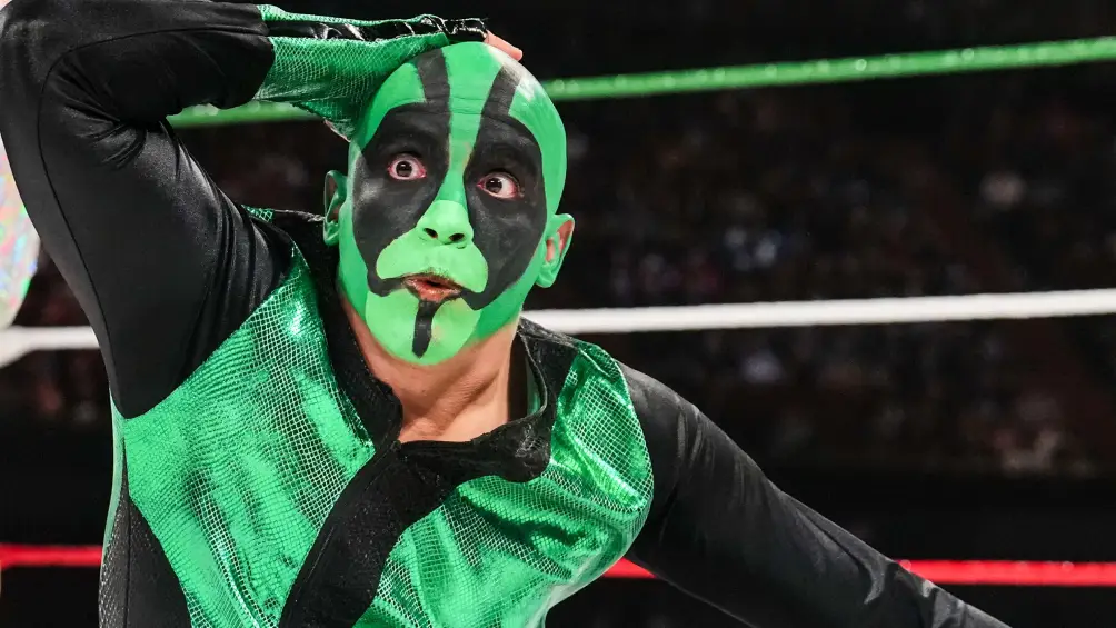Mr. Iguana y Psycho Clown debutan en WWE SmackDown y son aclamados. Noticias en tiempo real