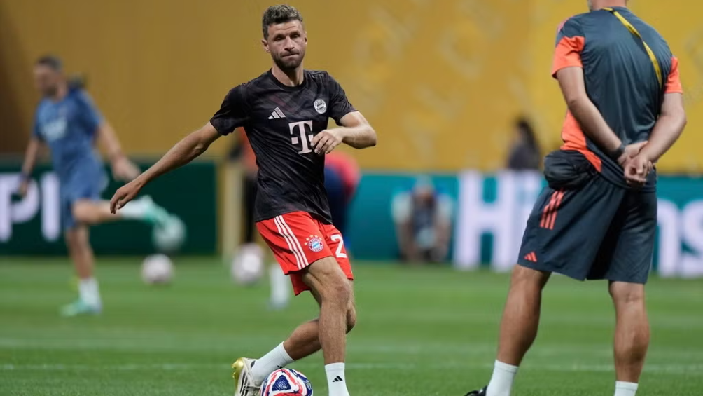 Thomas Müller vuelve a entrenar con Bayern Múnich mientras evalúa su futuro. Noticias en tiempo real