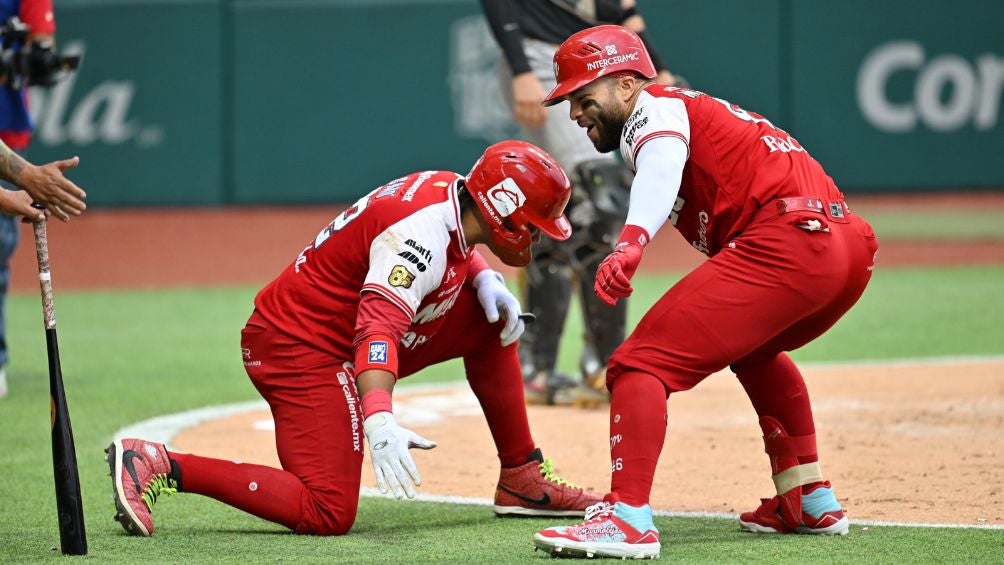 Diablos Rojos del México apalean a los Leones de Yucatán y se adelantan en la serie            La ofensiva escarlata dominó en el primer juego de postemporada al pobre pitcheo de los Leones      mo