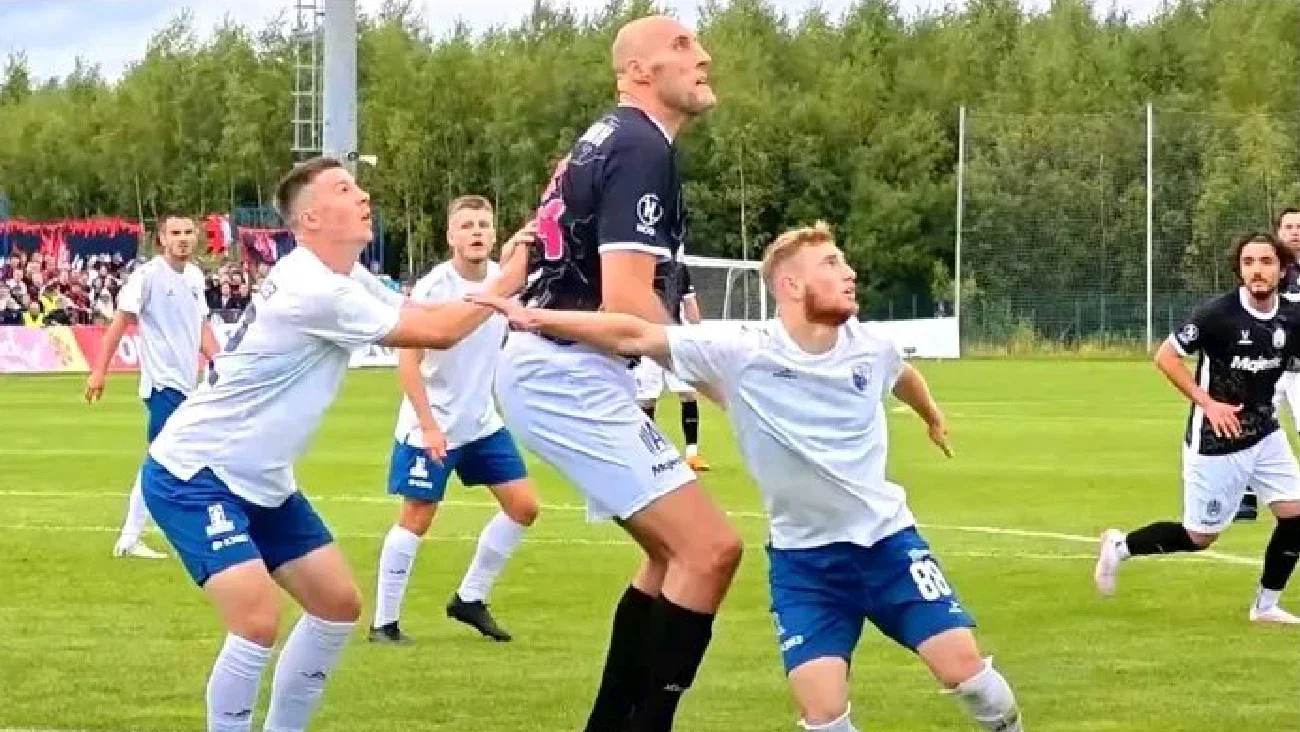 ¡Histórico! Pavel Podkolzin, exjugador de NBA, se convierte en el futbolista más alto . Noticias en tiempo real