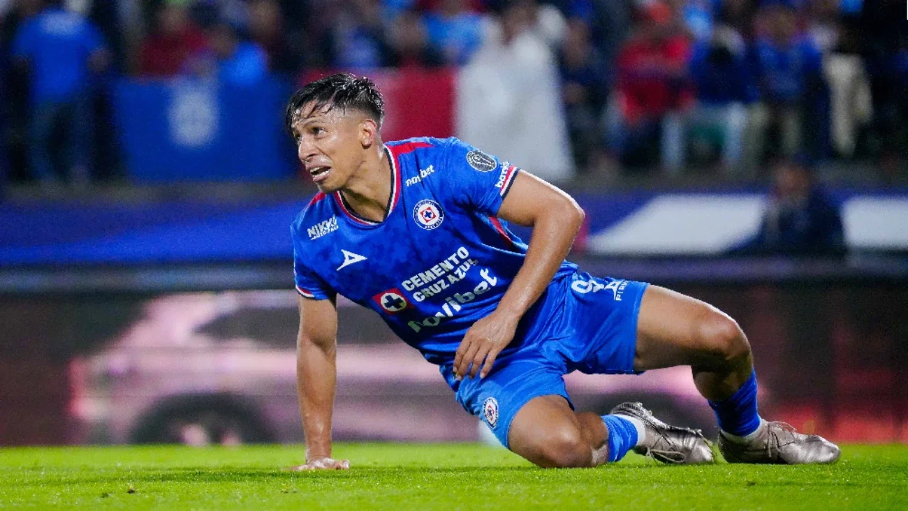 ¡Se rompió el Cuate! Ángel Sepúlveda sale del juego ante Chivas por lesión . Noticias en tiempo real