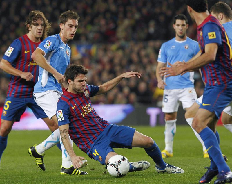 Osasuna trató de detener al Barça por todos los medios. FOTO: EFE