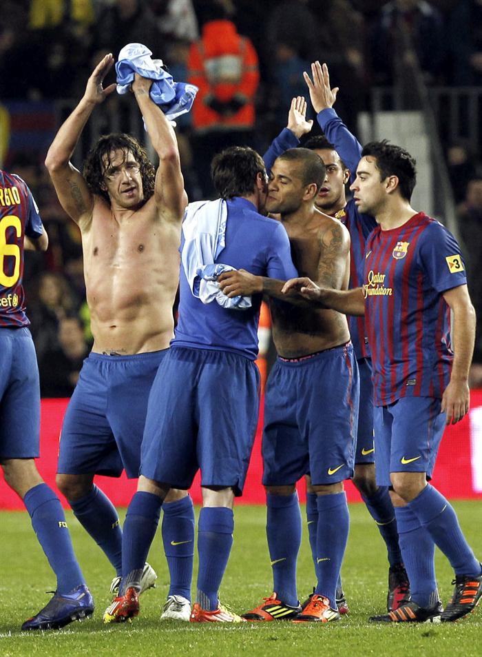 Los azulgranas agradecieron el apoyo de su público. FOTO: EFE