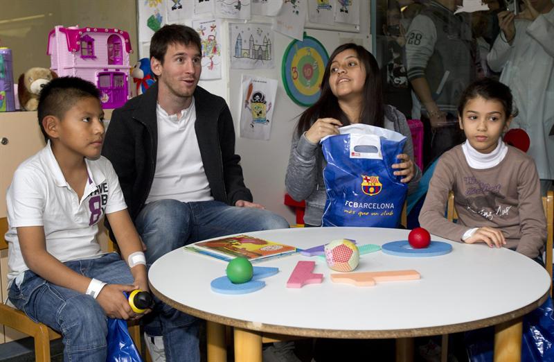 Messi repartió fotografías. FOTO: EFE