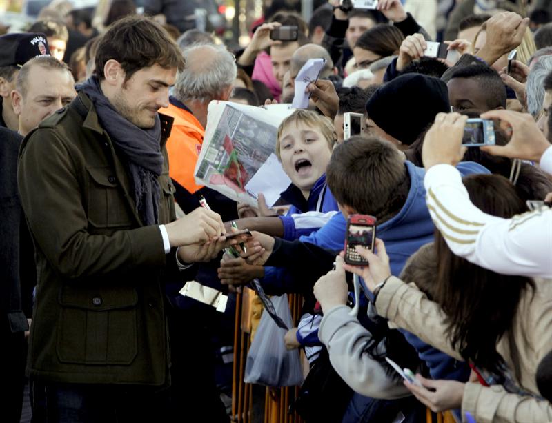 El portero del Real Madrid descubrió la placa en el acto donde se da su nombre a una avenida en Madrid. FOTO: EFE