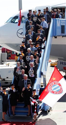 El Bayern es recibido como campeón, tras vencer al Real Madrid y obtener el pase a la Final de la Champions League. FOTO: AP