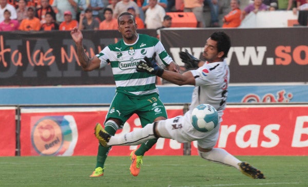 Ambos conjuntos ofrecieron un duelo muy cerrado | EFE