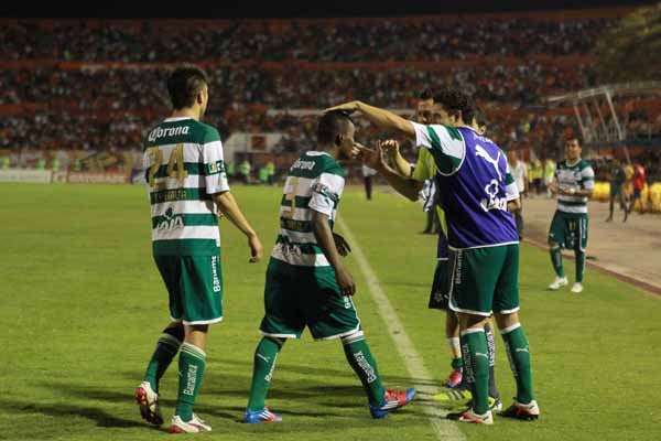 Santos se adelanta a los Jaguares | RICARDO FLORES