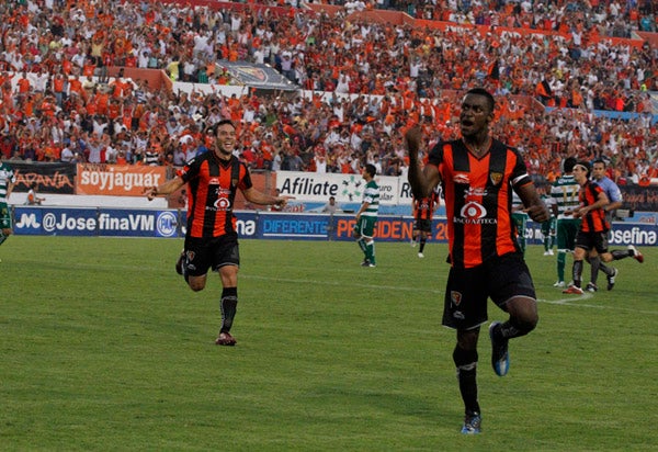 Jackson Martínez marca el segundo tanto de jaguares al minuto 32 | EFE