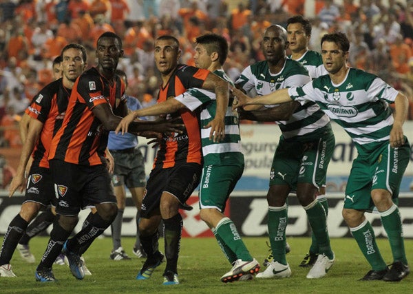 Jaguares y Santos no dejaron de probar en portería | EFE