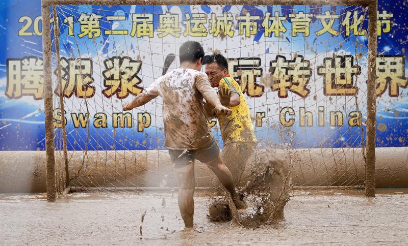 Para poder competir, cada equipo debe contar por lo menos con una mujer. FOTO: EFE