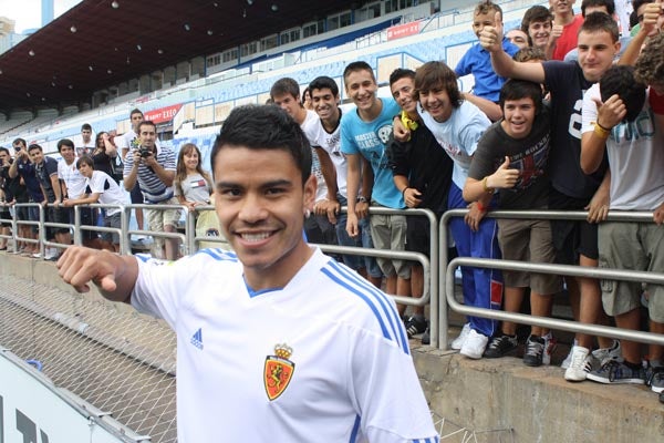 El mexicano fue presentado en el Zaragoza. FOTO: MARIO VILLAGRÁN
