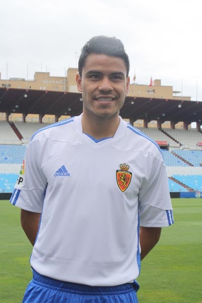 El jugador mexicano es el décimo refuerzo del Real Zaragoza. FOTO: MARIO VIALLAGRÁN
