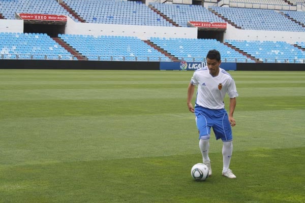 300 seguidores, aproximadamente, dieron la bienvenida al mexicano. FOTO: MARIO VILLAGRÁN