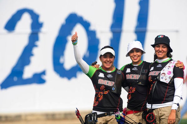 Las mexicanas se llevaron la medalla de oro. FOTO: EVA BECERRA