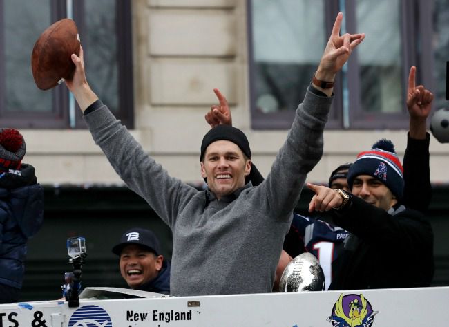 Tom Brady celebra con sus aficionados el quinto título de los Patriots