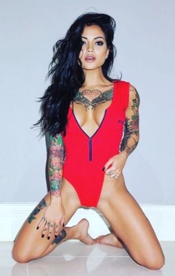Se llama Kayla Cadorna. y es una las wags más sexys de la Premier League