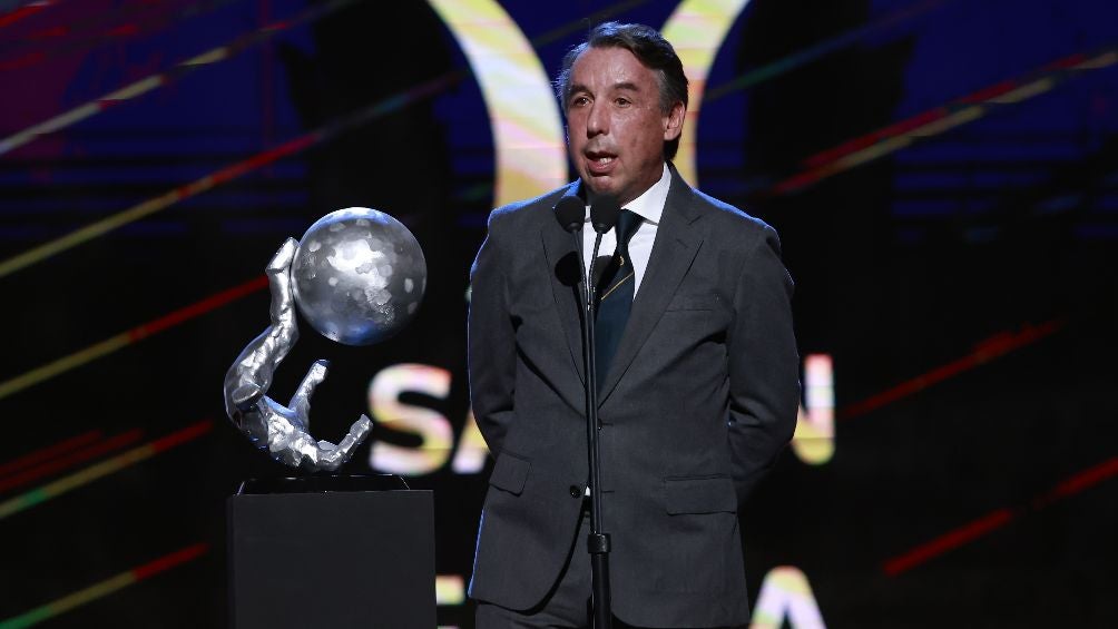 Azcárraga Jean, en representación de su papá